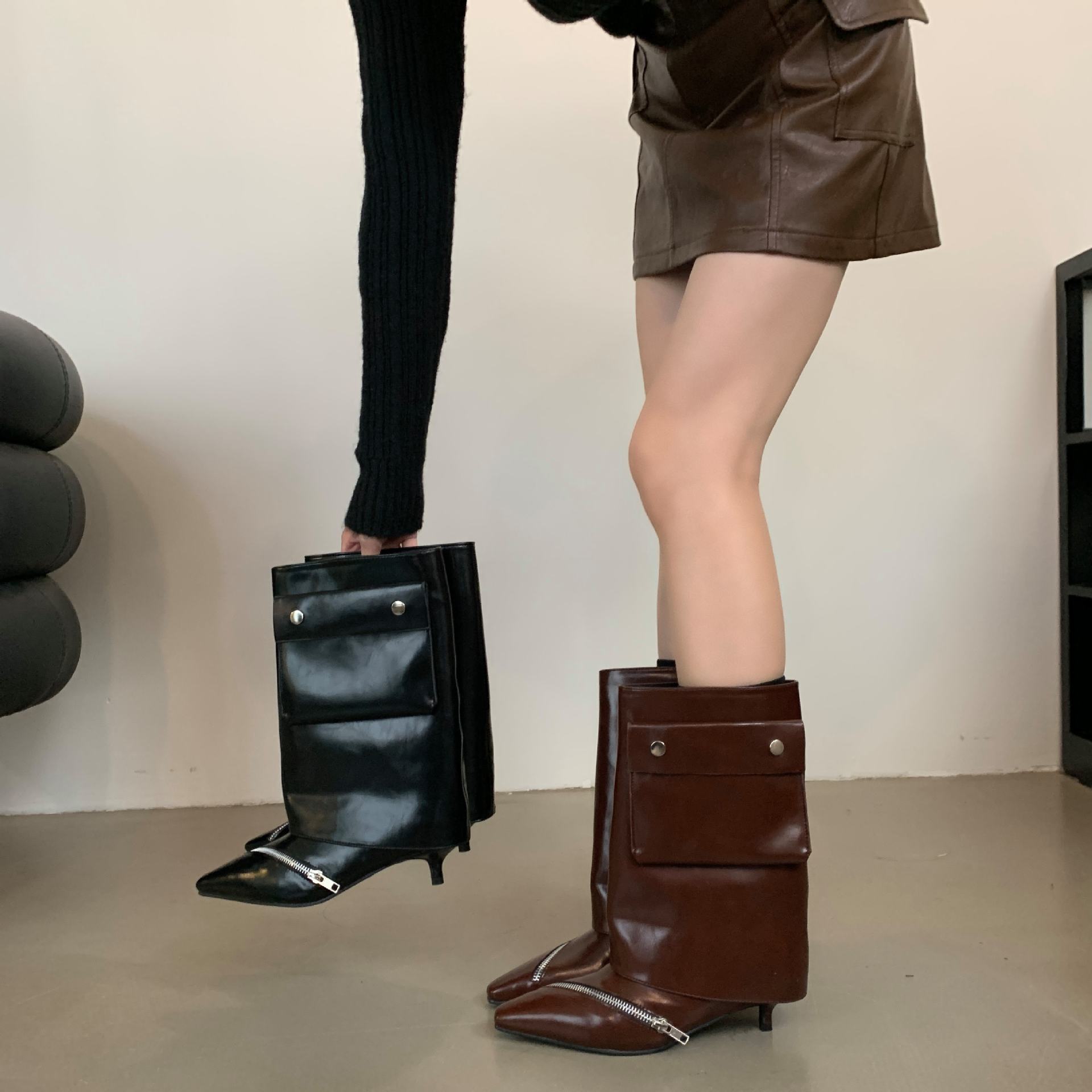

Niche design pointed head thin heel short boots personalized bag decoration Spice girl big tube circumference boots show thin one pedal women s boots 40 темно-коричневого