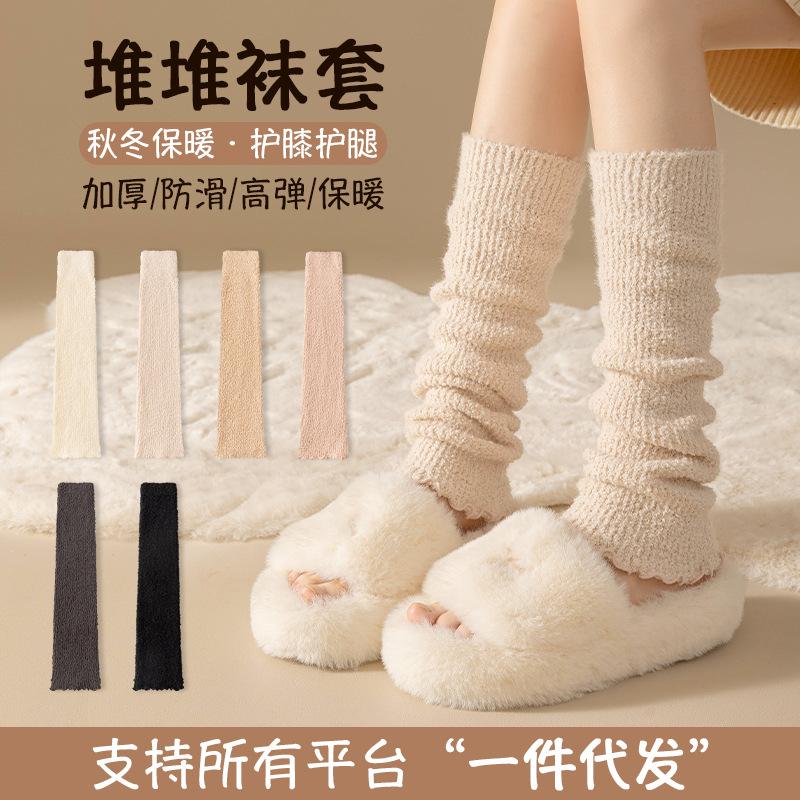 

Женские плюшевые толстые носки длиной до колена и выше колена на осень и зиму — уютные, теплые и стильные чулки.