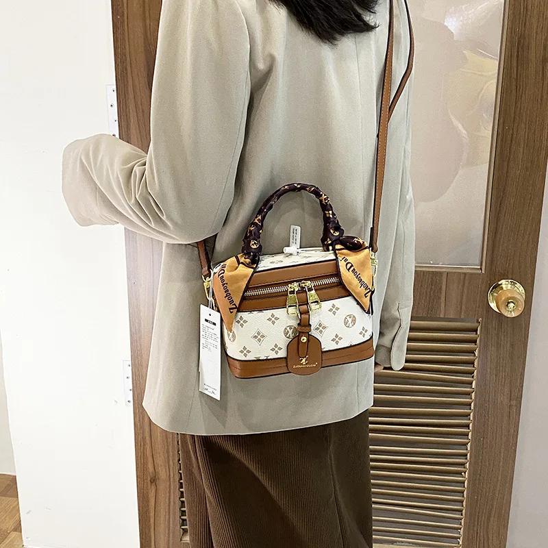 Malá čtvercová dámská crossbody taška  vintage messenger taška  velkokapacitní batoh  PU potisk  francouzská móda  vysoká kvalita  popruh