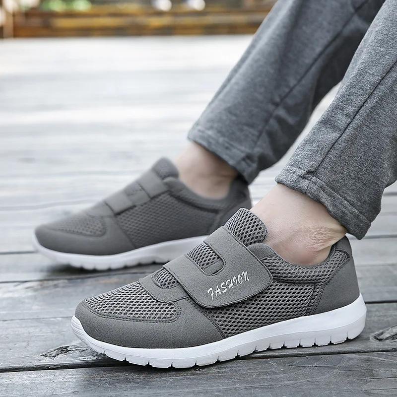 Scarpe da Uomo Nuove Scarpe Casual Traspiranti in Rete Leggere da Esterno Scarpe Piatte da Passeggio Scarpe da Ginnastica Antiscivolo per Uomo Scarpe da Corsa con Suola Morbida