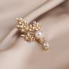 Stylish and simple leaf brooch, high-end sense of light luxury, high-end women's elegant temperament pin, coat accessories