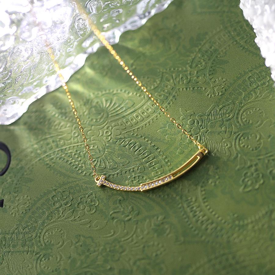 

Elegant Gold-Plated S925 Sterling Silver Clavicle Necklace with Diamond Pendant 925 Sterling Silver