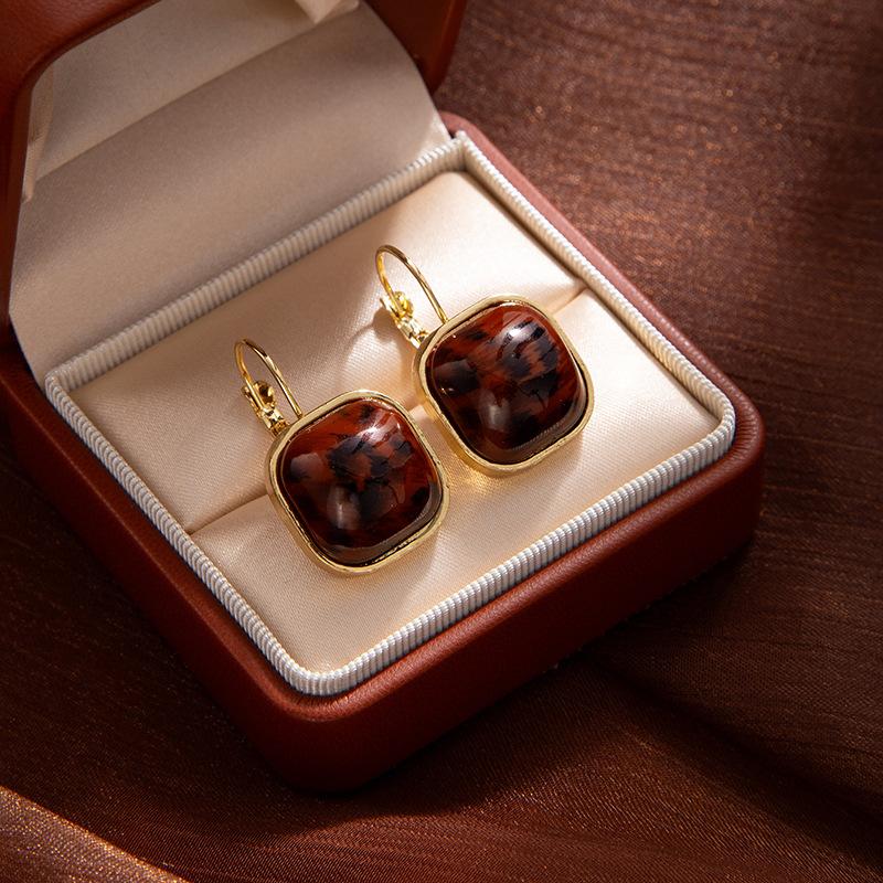 

Vintage Maillard Square Leopard Print Ear Buckle Light Luxury High-End Geometric Earrings Femininity Niche Design Ear Jewelry