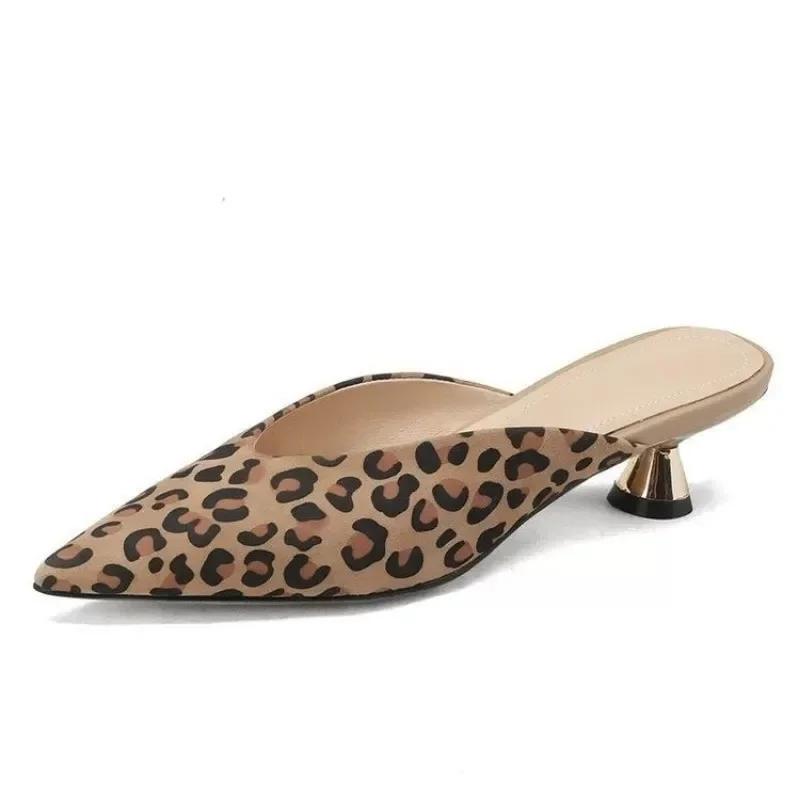 

Женские тапочки на высоком каблуке 2025 Леопардовый принт Туфли для женщин Сексуальный острый носок Низкий женский каблук Сандалии Zapatos Mujer 34 цветной печати леопарда