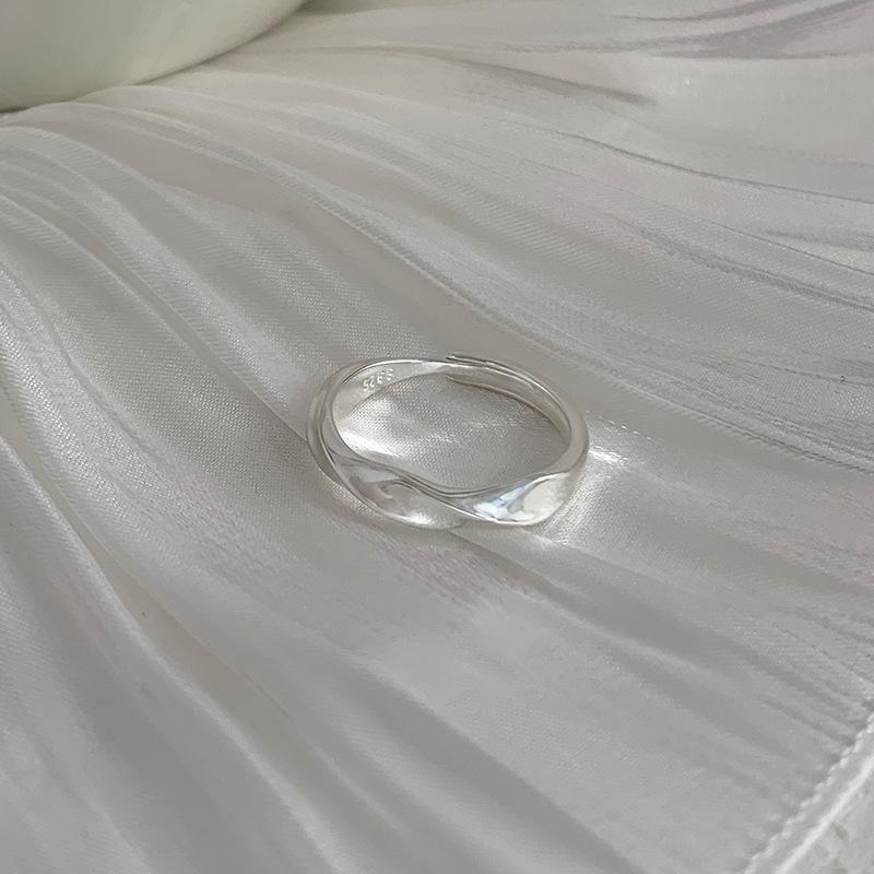 

Geometric Open Chic Finger Mobius Ring For Women Unique Copper Jewelry Fashion J5951