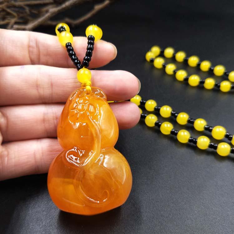 Náhrdelník s jantárovým príveskom v etnickom štýle, retiazka na sveter