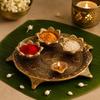 Thali de Pooja de Metal Dorado con Diseño de Esvástica, con 3 Cuencos y 1 Diya - Set Esencial de Pooja Tradicional para el Hogar, Uso en el Templo