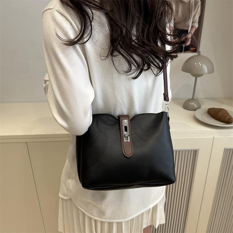 2025 New Fashion Trend Shoulder Messenger Bag Bag Large Capacity Women's Bag Casual Portable Bucket Bag