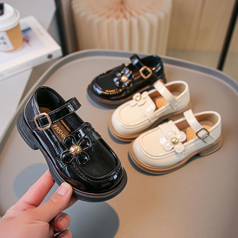 Girls small leather shoes 2025 spring and autumn new British style little girl single shoes children's black princess shoes loafers