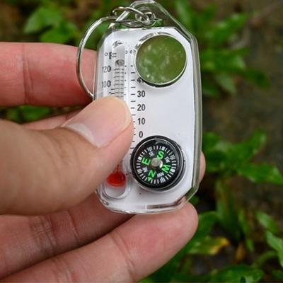 3-in-1 Schlüsselanhänger, Ausgestattet mit einem flüssigkeitsfreien Thermometer, einem zuverlässigen Kompass und einer Lupe, Geeignet für Reisen und Camping