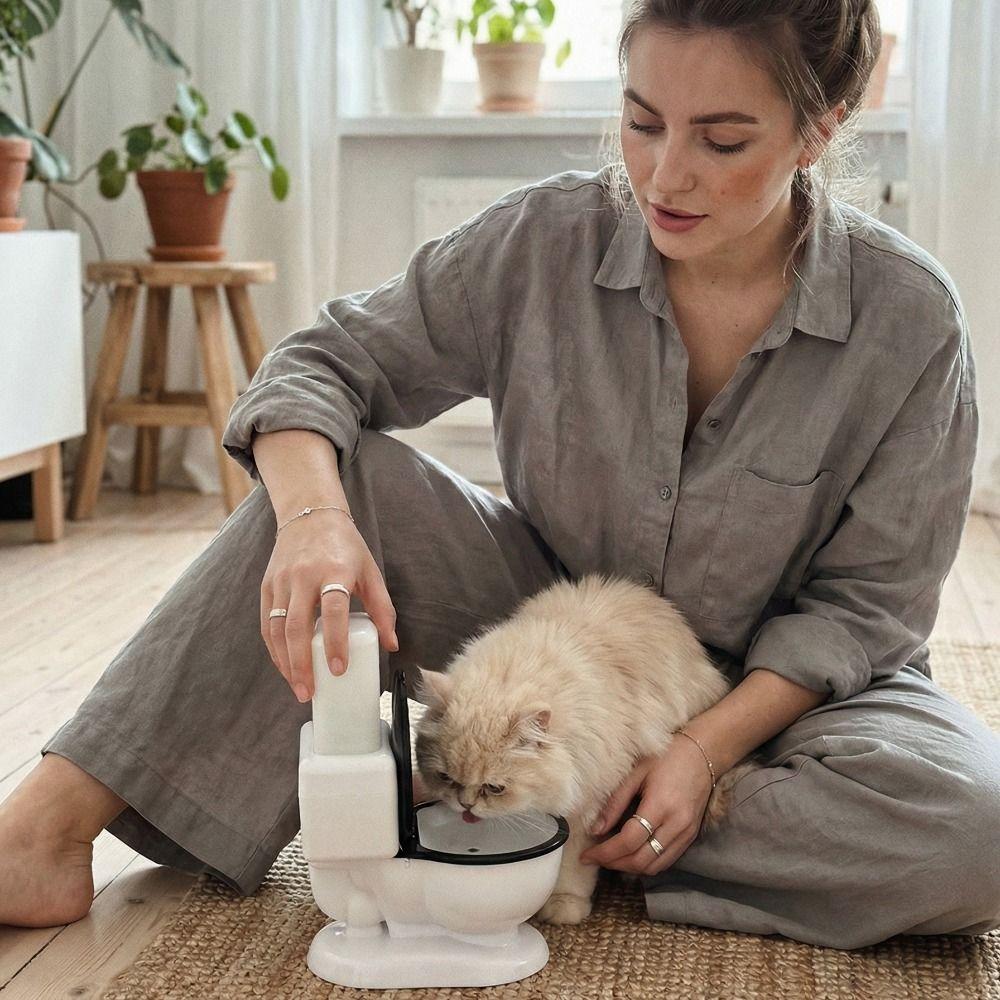 Toilet Shape Pet Water Dispenser 650 ML Detachable Cat Water Bowl with Lid Simulation Closestool Pet Food Bowl For Cats Dogs