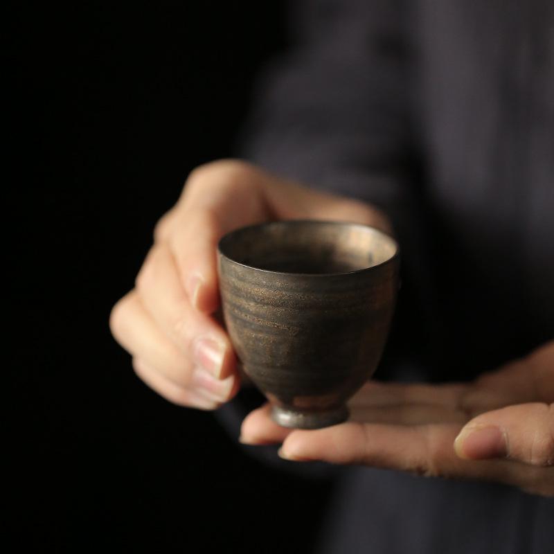 Ręcznie Robiony Ceramiczny Czarek do Herbaty z Pozłacanym Szkliwem - Rzemieślnicza Porcelana Skorupkowa Japoński Zestaw do Herbaty Zen Elegancka Zastawa KungFu do Domu lub na Prezent