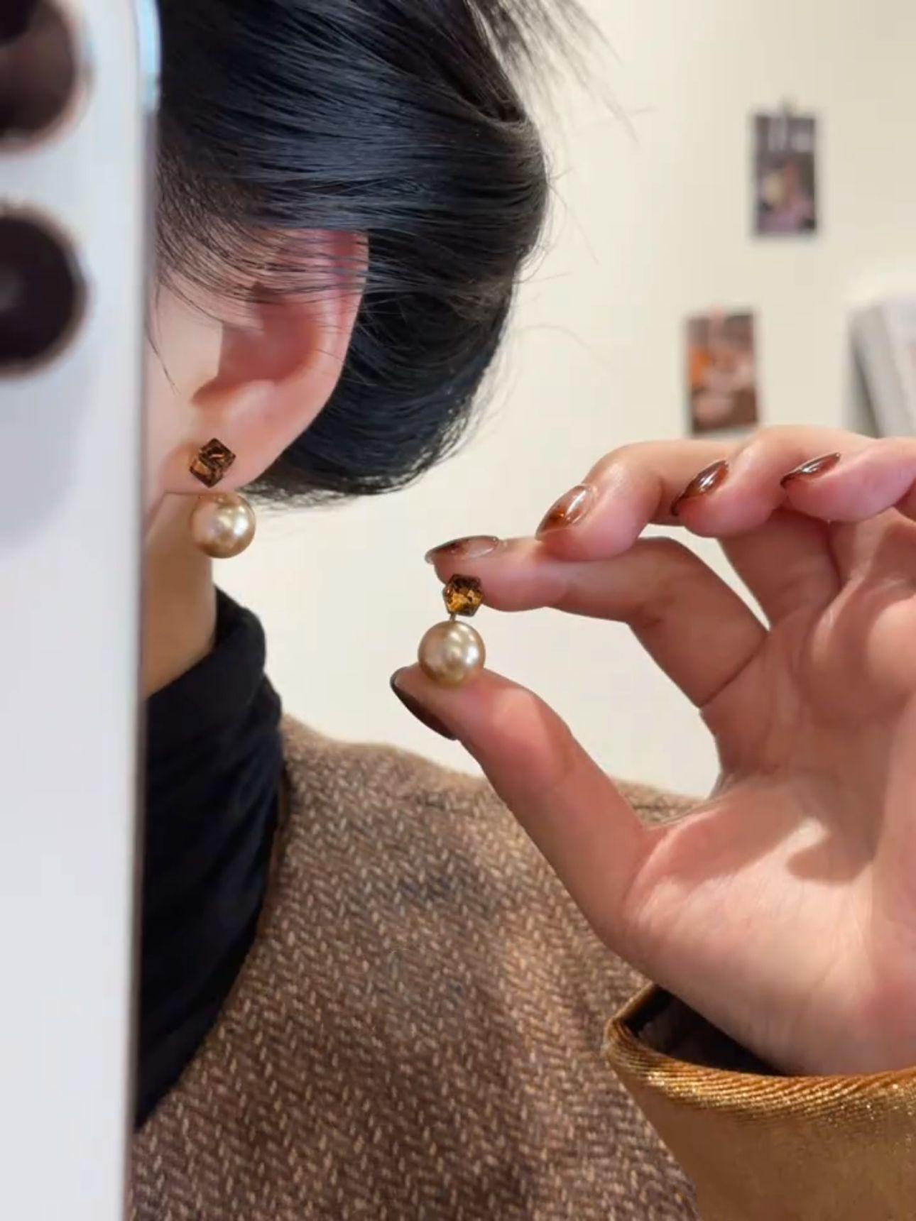 Silver Needle Glass Pendant & Pearl Stud Earrings: Exquisite High-End Fashion Jewelry for Women