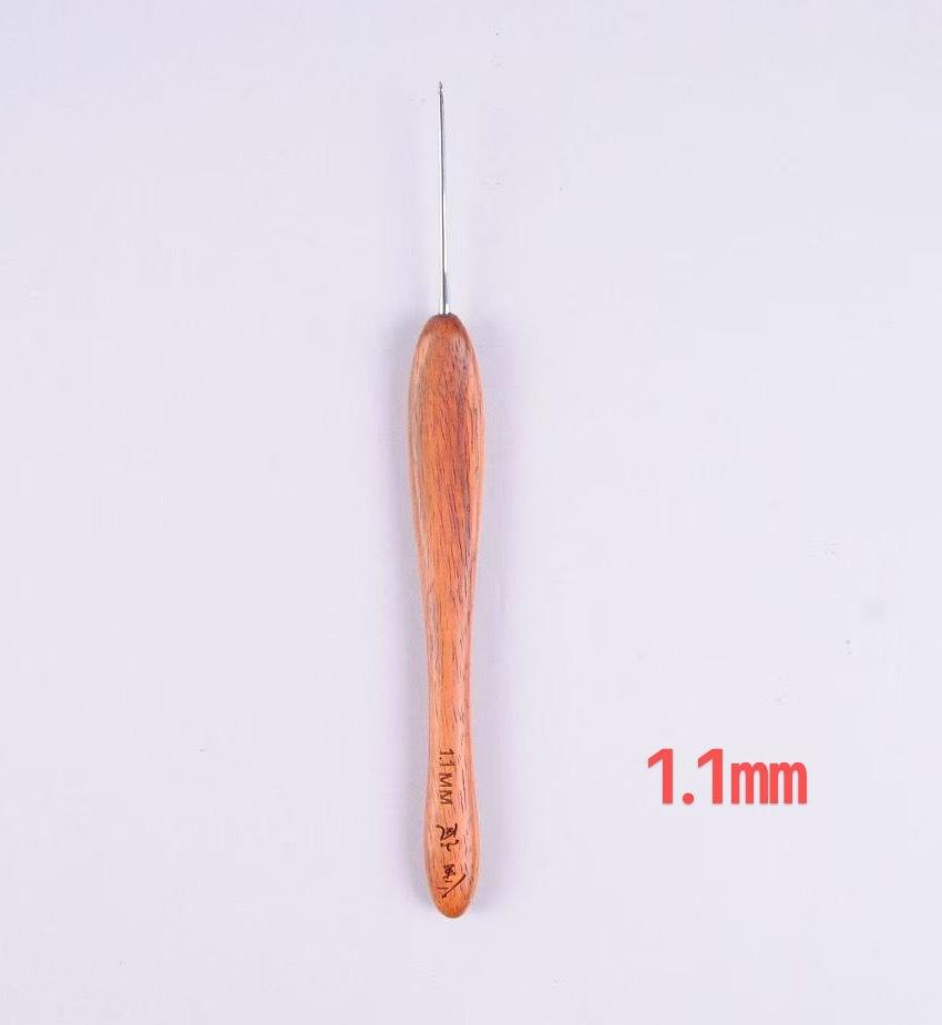 Crochet Blood Sandalwood Handle Hand Knitting Tool Non-Slip Stainless Steel Crochet