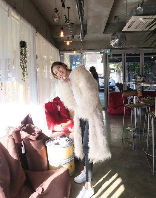 New fur coat warm in autumn and winter imitation sheep beach hair long coat European and American fur wool women's clothing long hair
