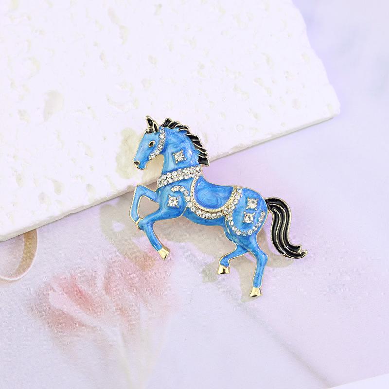 Spilla Cavallo Moda Europea-Americana Smalto Strass: Spilla da bavero squisita per giacche da completo