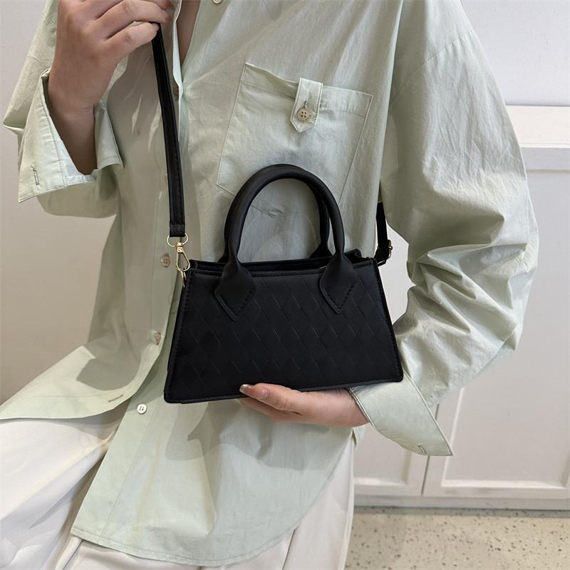 Stylish Women's Summer Crossbody Bag Trendy Minimalist Handbag Perfect For Daily Use