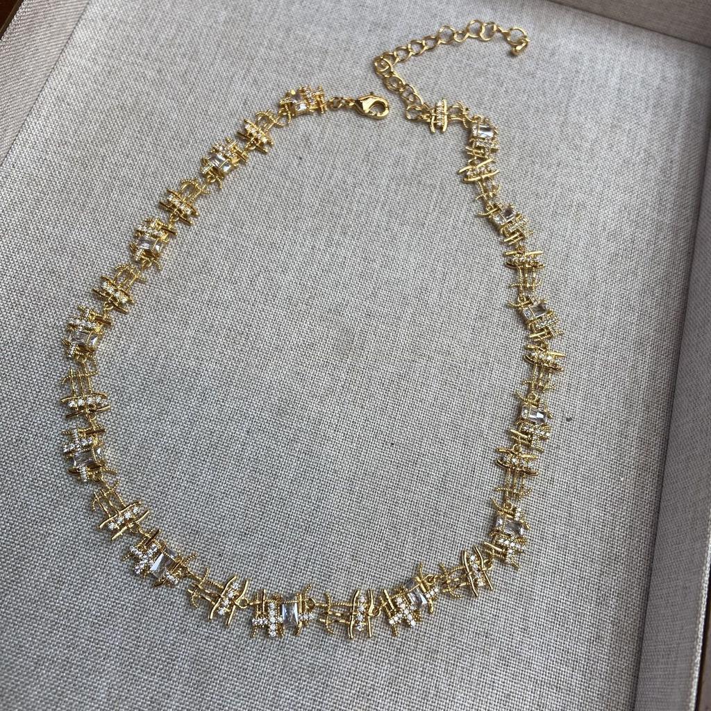 Original Design Niche Retro Woven Gemstone Necklace Light Luxury High Sense Medieval Collarbone Chain
