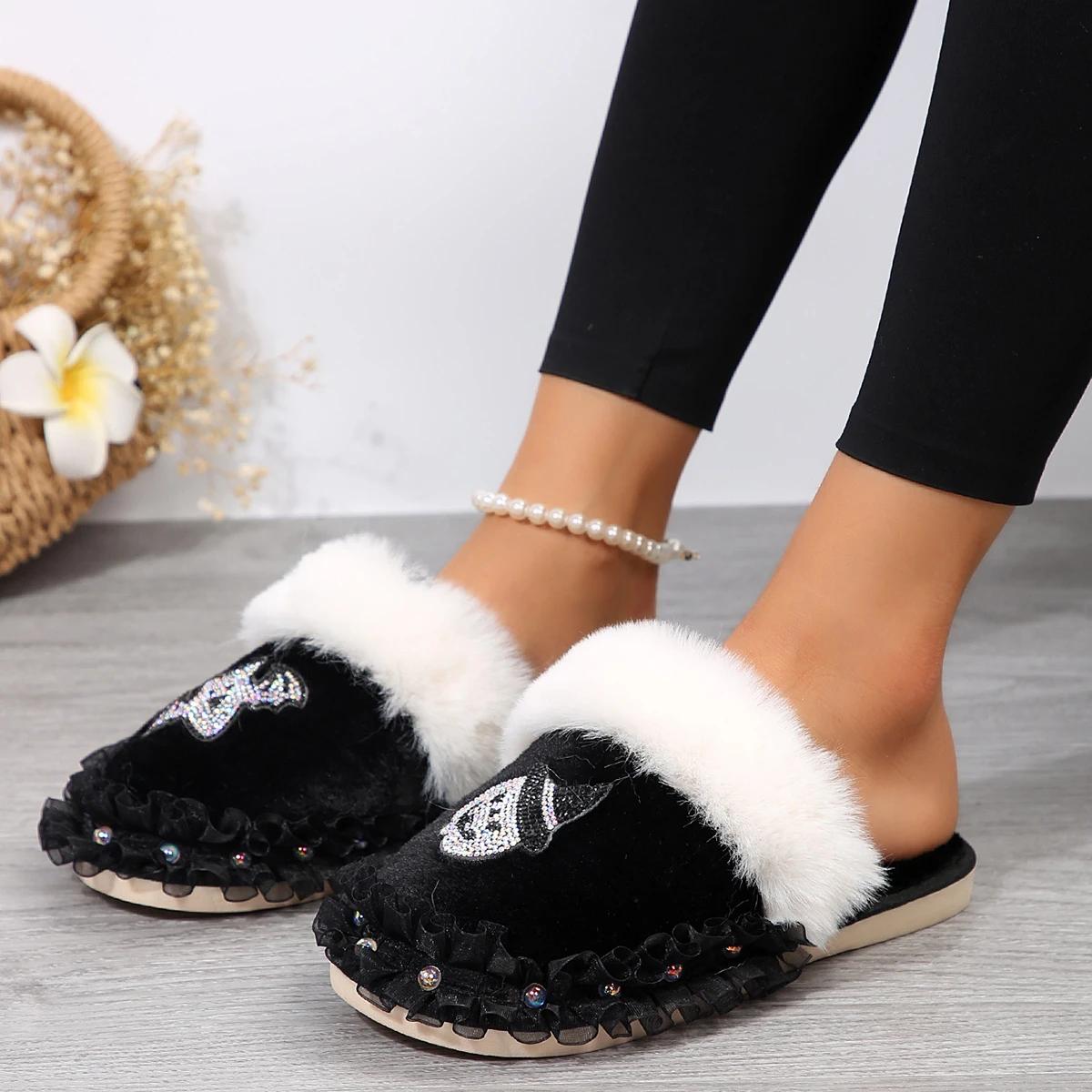День всех святых. Плоские пушистые меховые тапочки. Женские блестящие заклепочные меховые — фото 7