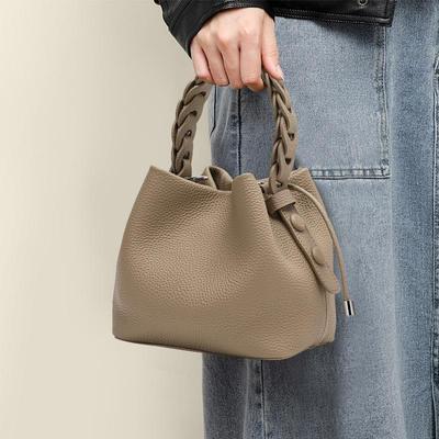 Damen-Handtasche aus echtem Leder, Beige geflochtene Tasche mit oberem Griff, Modische Mini-Tote für den täglichen Gebrauch und Freizeit-Outfits
