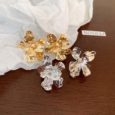 Boucles d'oreilles irrégulières en métal plissé fleur ins mode tempérament clous d'oreilles boucles d'oreilles personnalisées femmes