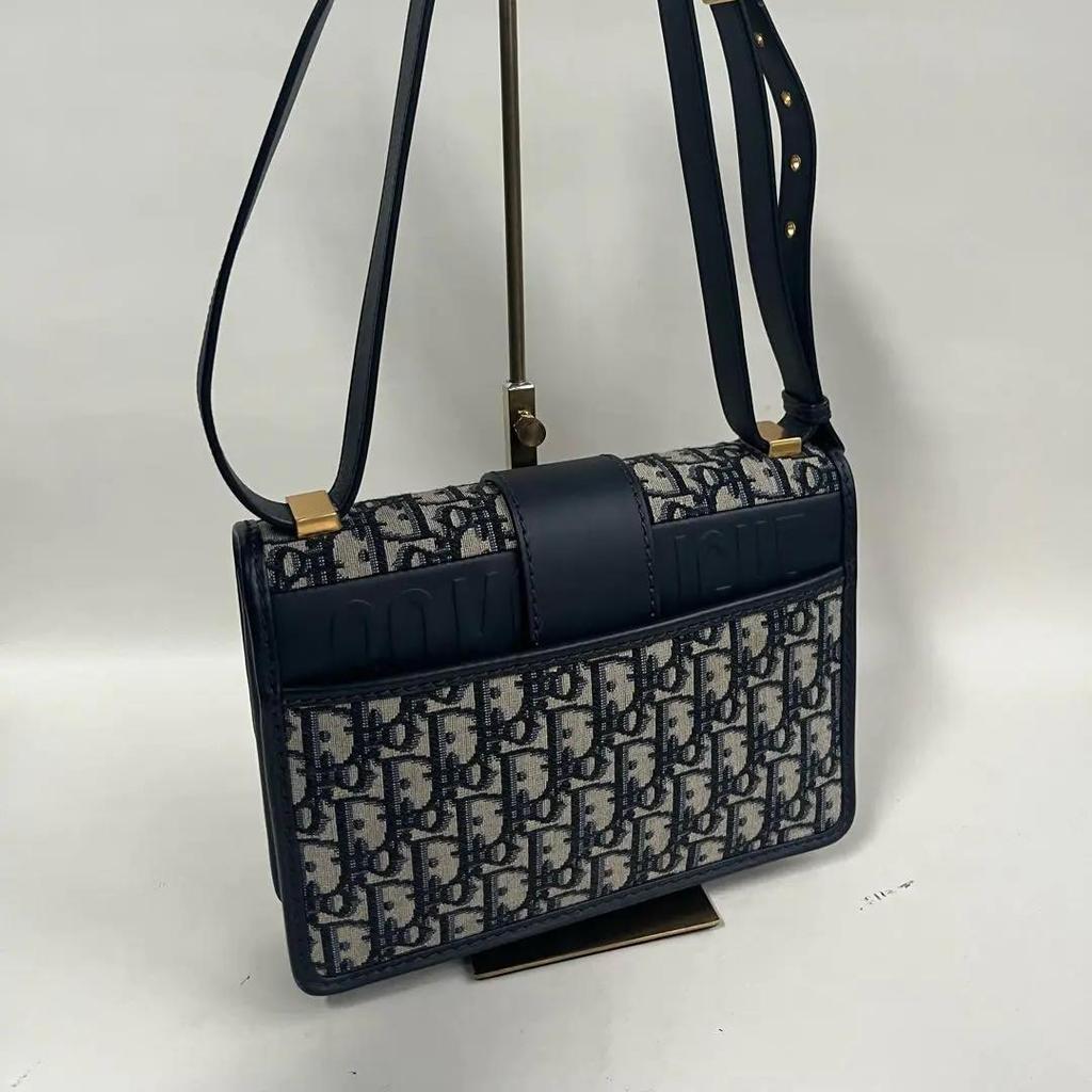 [Pre-Owned] 30 Montaigne Oblique Embroidered Monogram Flap Adjustable Shoulder Strap Montaigne Box Bag Leather Details Large - Excellent #ZFWYRV