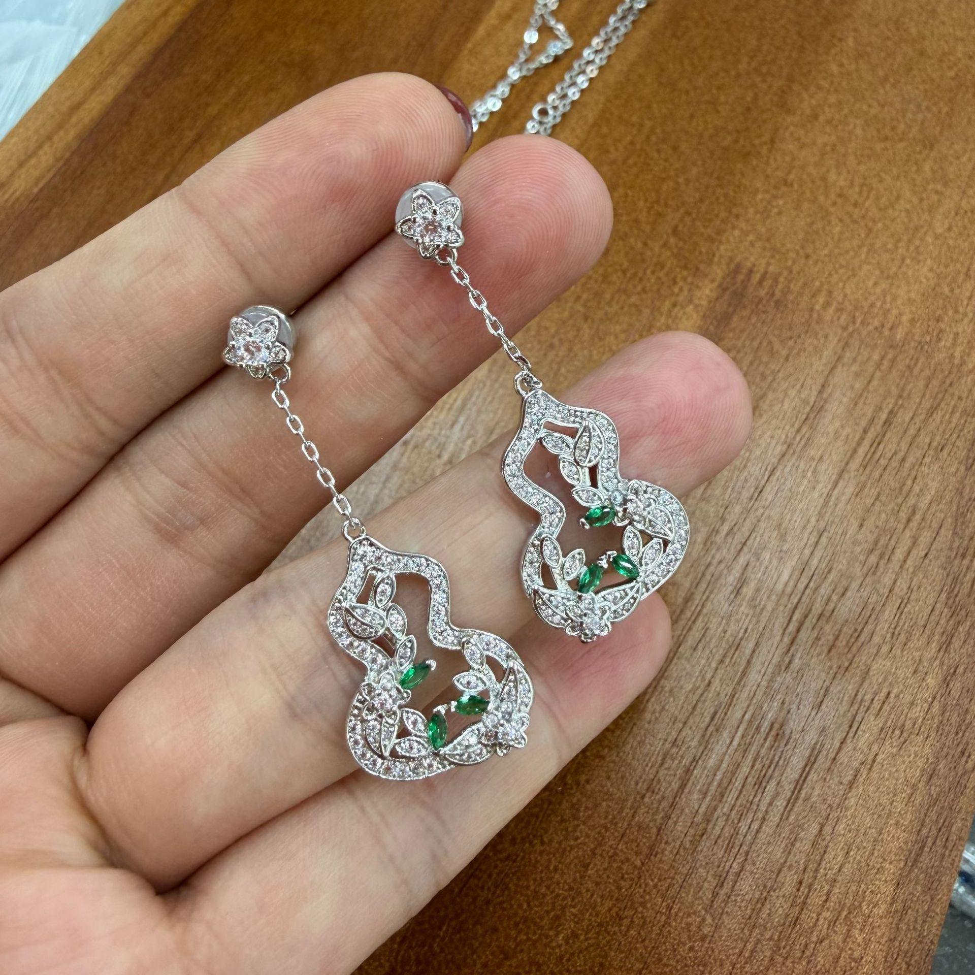 

Medieval Style Flower Vine Red Lace Gourd Necklace Ruyi Hollow Collarbone Chain Hair Ruyi National Style
