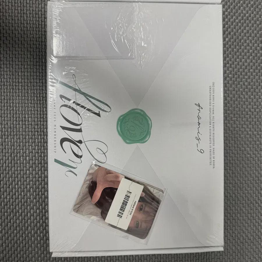 

Fromis9 Flover Membership Kit