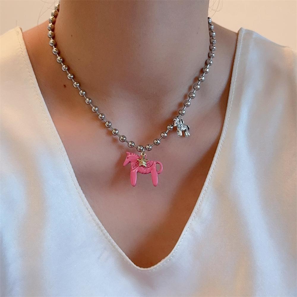 Colliers pendentifs LATS Couleur Blanc Noir Vert Bleu Rose Émail Cheval Colt Chaîne de Perles en Alliage Plaqué Argent Chokers