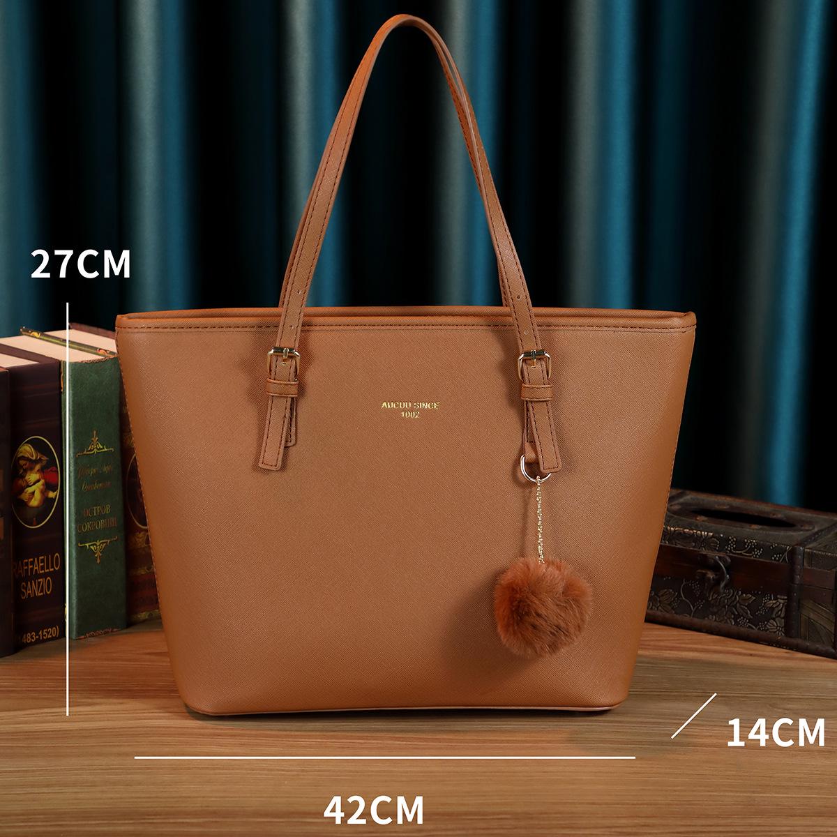 

Women s Large Capacity Retro Handbags: Fashionable European and American Style Tote and Shoulder Bags