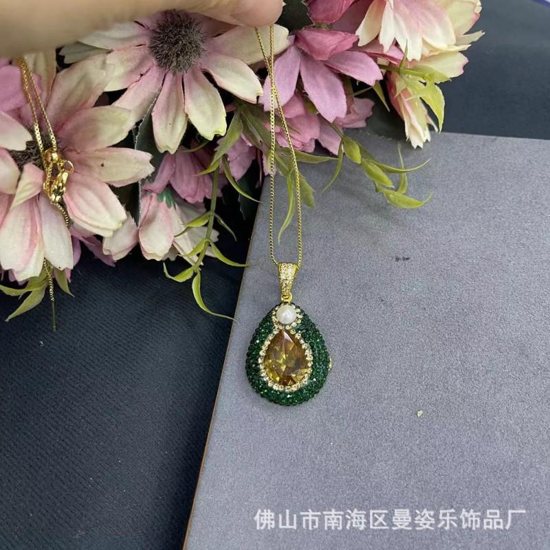 Zelený chalcedon Šperky Set Dámské Náušnice Náhrdelník Náramek S Perlovými Akcenty Originální Design Hadí Řetízek