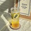 INS-Stil Gestreifter Glas-Trinkbecher mit Deckel