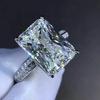 Nuovo Anello da Donna Hyperbole per Festa Cocktail Con Enorme Zircone Cubico Azzurro Montatura a Griffa Regalo di San Valentino per Moglie
