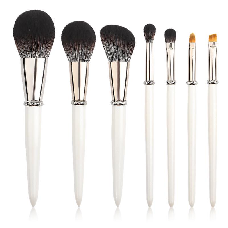 

Rhinestone Makeup Brush Set: Includes Faux Animal Hair Brushes for Eyeshadow, Concealer, and Foundation.