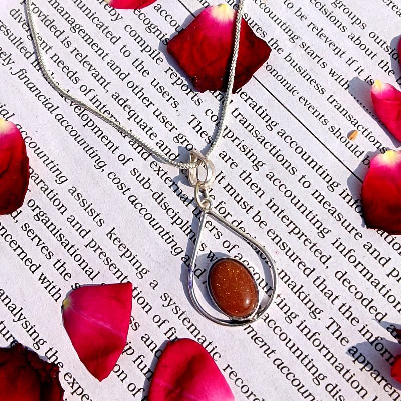 

Lovely Sunstone Gemstone 925 Sterling Silver Plated Pendant коричневый