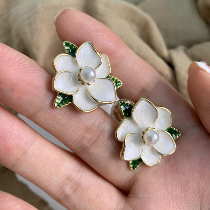 Elegant Flower Ear Cuff: Versatile, Non-Piercing, and Light Luxury for Women