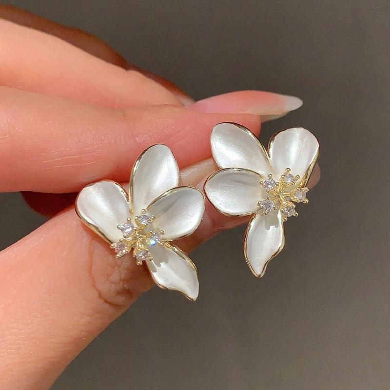 Zircon Dripping Oil Flower Earrings Niche Small Fresh Temperament Earrings Versatile Fashion Simple Jewelry Women