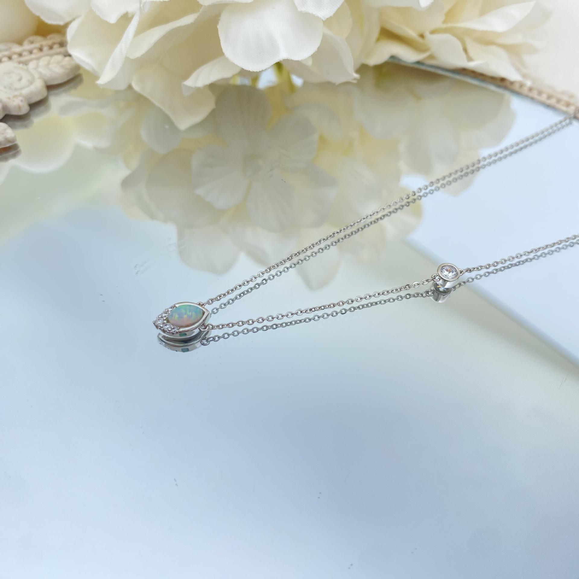 

Blue Opal Minimalist Clavicle Choker – Versatile High-End Design. платиновый