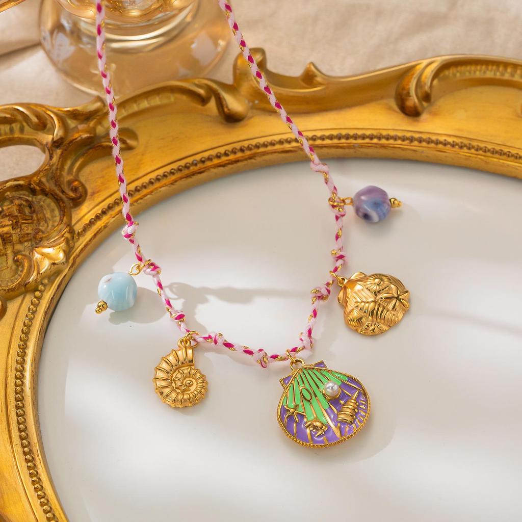 European & American Ocean Beach Style 18K Gold Seashell Pendant Necklaces for Women, Stainless Steel, Light Luxury.