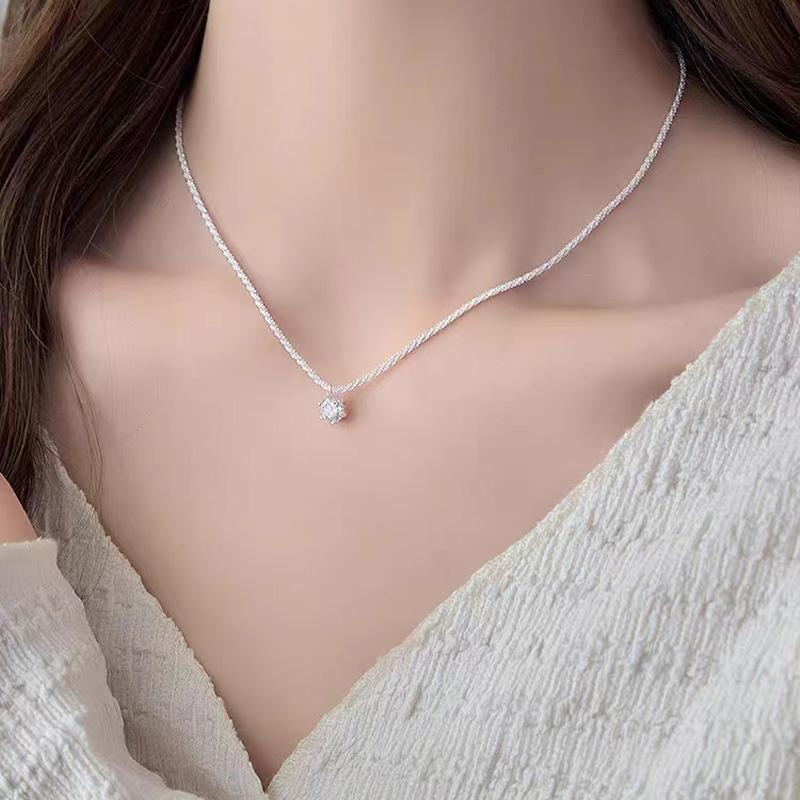 S925 Sterling Silver Moissanite Star Necklace - Luxurious, Niche Design with Shimmering Cauliflower Pattern