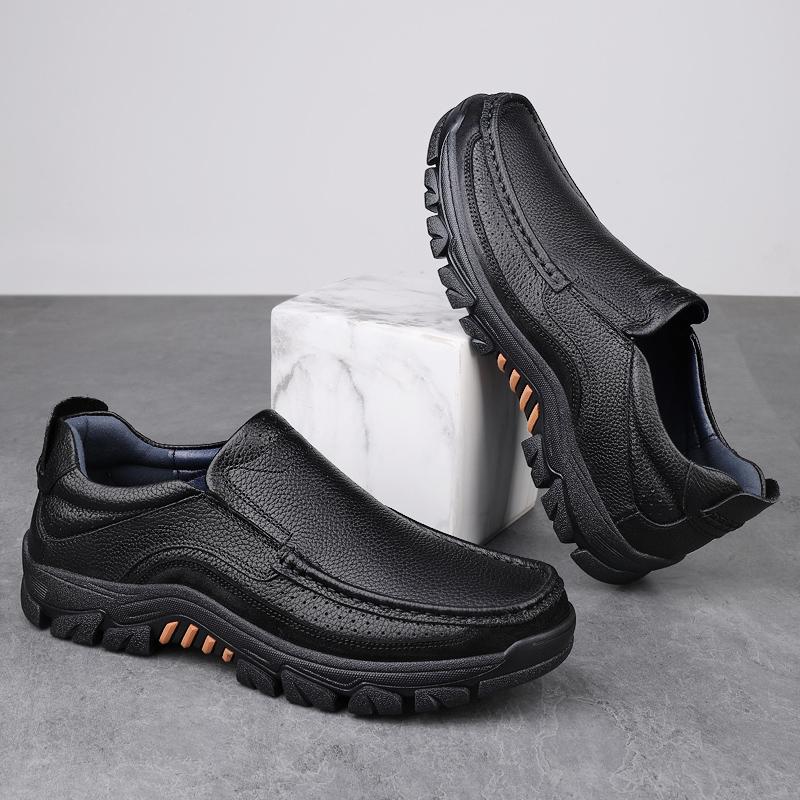 Fashion Genuine Leather Slip On Loafers New Men Casual Leather Moccasins Driving Shoes Design Casual Leather Soft Bottom Flats