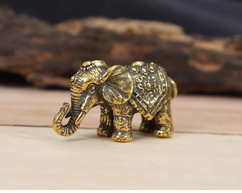 Elefante portafortuna in rame Piccoli ornamenti Elefanti benedizione in ottone Figurina in miniatura Statua di animale in bronzo antico Decorazione artigianale