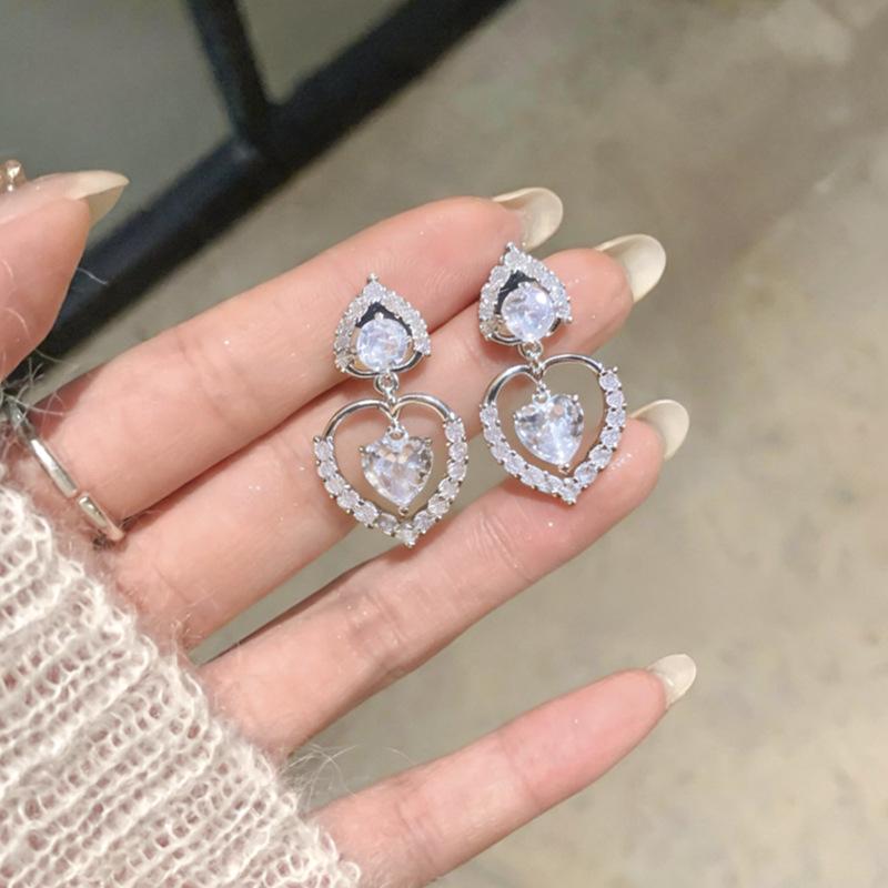 18k Gold-Plated Zirconia Heart Stud Earrings - Elegant, Luxurious Ear Jewelry for Women