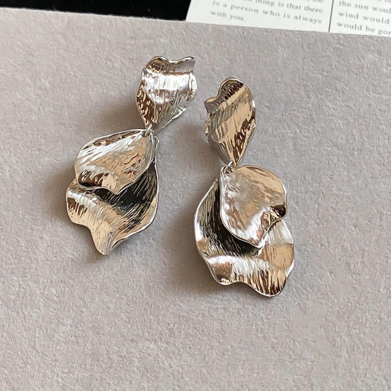 Silver Needle Pleated Petal Earrings Light Luxury High-end Earrings Earrings Retro Design Niche Earrings