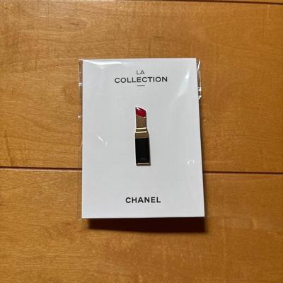 Used LA COLLECTION Lipstick Pin Badge