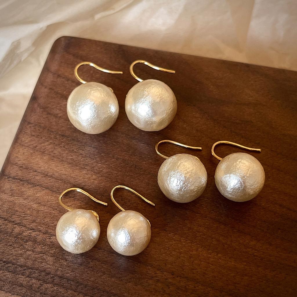 Cream Xinjiang Cotton Pearl High Heels Ear Hook Earrings Women'S Retro Light Luxury Earrings Temperament Ear Jewelry