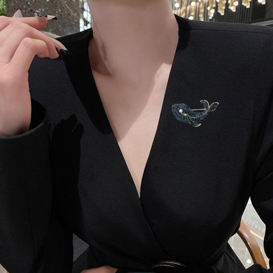 Women Brooch Sparkling Rhinestones Imitation Pearls Decor Whale Design Lapel Pin Sweater Scarf Holder Jewelry Accessories