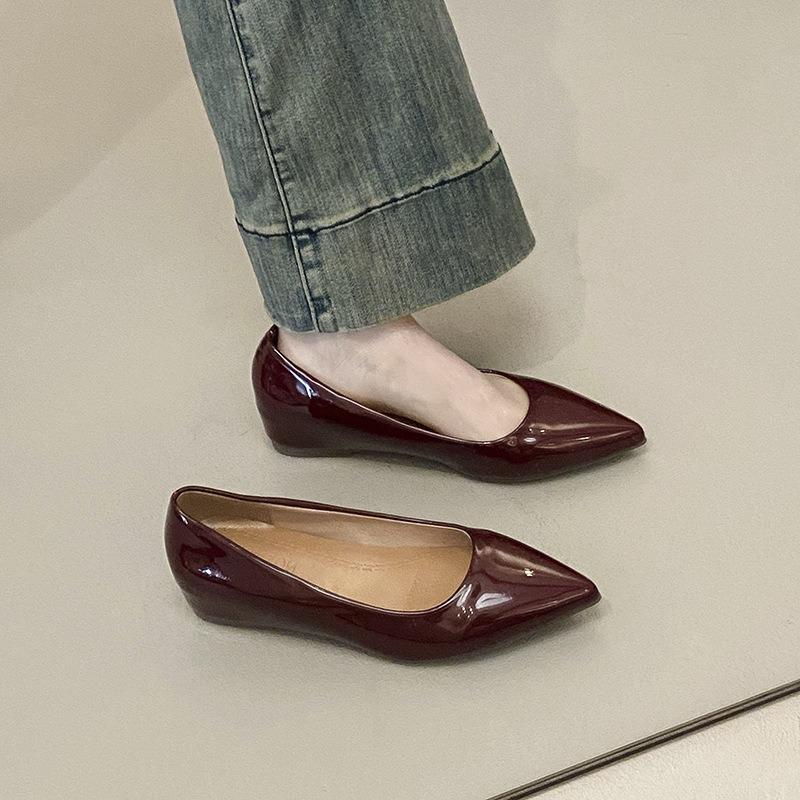 New spring and autumn black inner heightening pointed flat shoes women's shallow mouth versatile commuter red single shoes