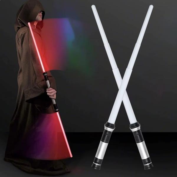 2 výsuvné světelné meče s konektorem pro 1 šavli