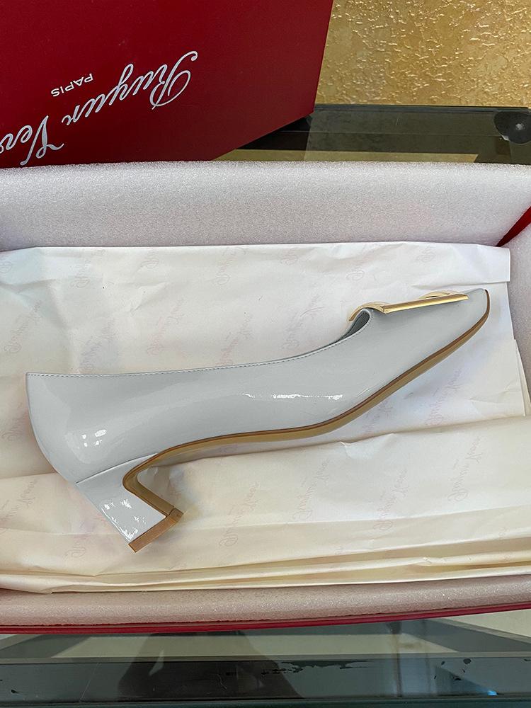 

2024 autumn new rv patent leather square buckle medium thick heel women s single commuting shallow mouth leather shoes free direct sales 40